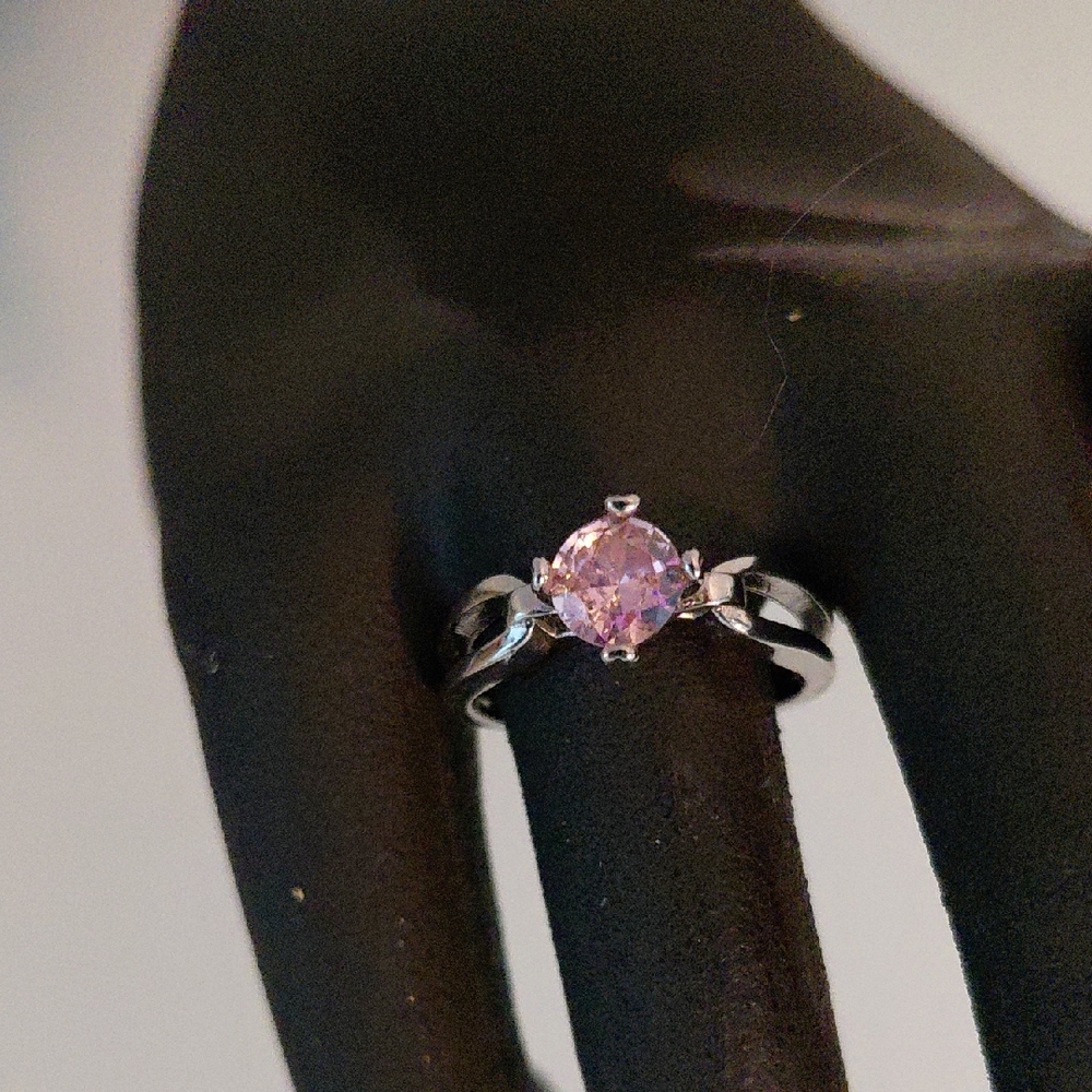 Source Unknown Elegant Silver Ring with Pink Stone